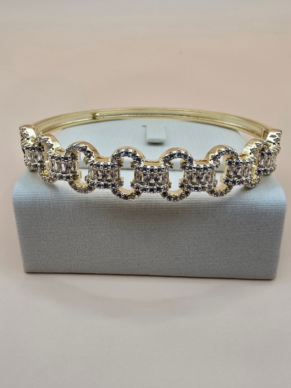 BRACELETE CRAVEJADO LUXO