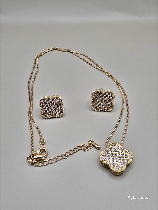 Conjunto Trevo Cravejado – Colar e Brincos Banhados a Ouro 18k - Imagem 3